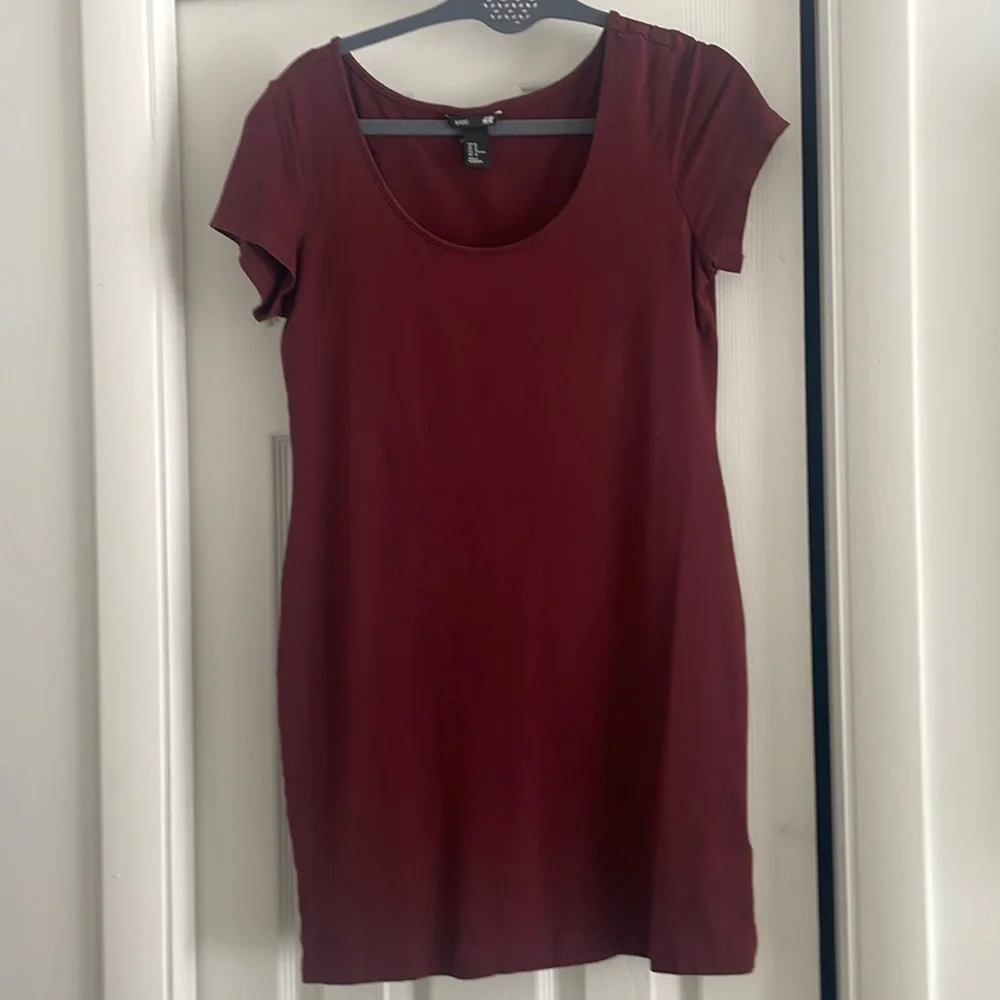 H&M burgundy dress. Cotton/spandex. Soft and comfortable fit. Medium - Picture 1 of 3